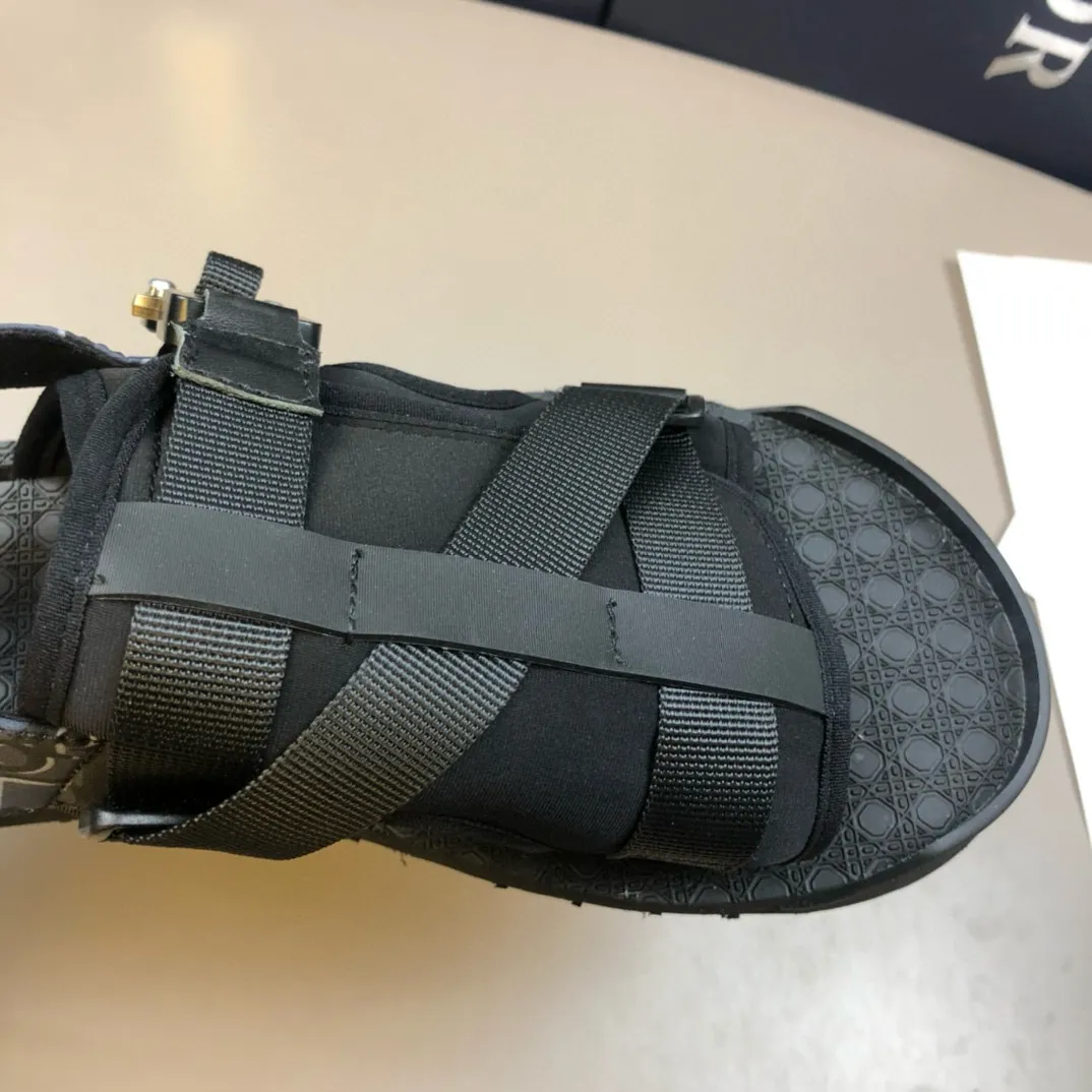 Factory price: 340💰Dior men’s counters are selling sandals at the same time✔️Imported brand printing/selected high-quality calfskin, highlighting high-end elegance and exquisite workmanship. Soles: original soles specially provided by the original factory, hot-selling physical products🔥Normal size: 38-44, customized 45